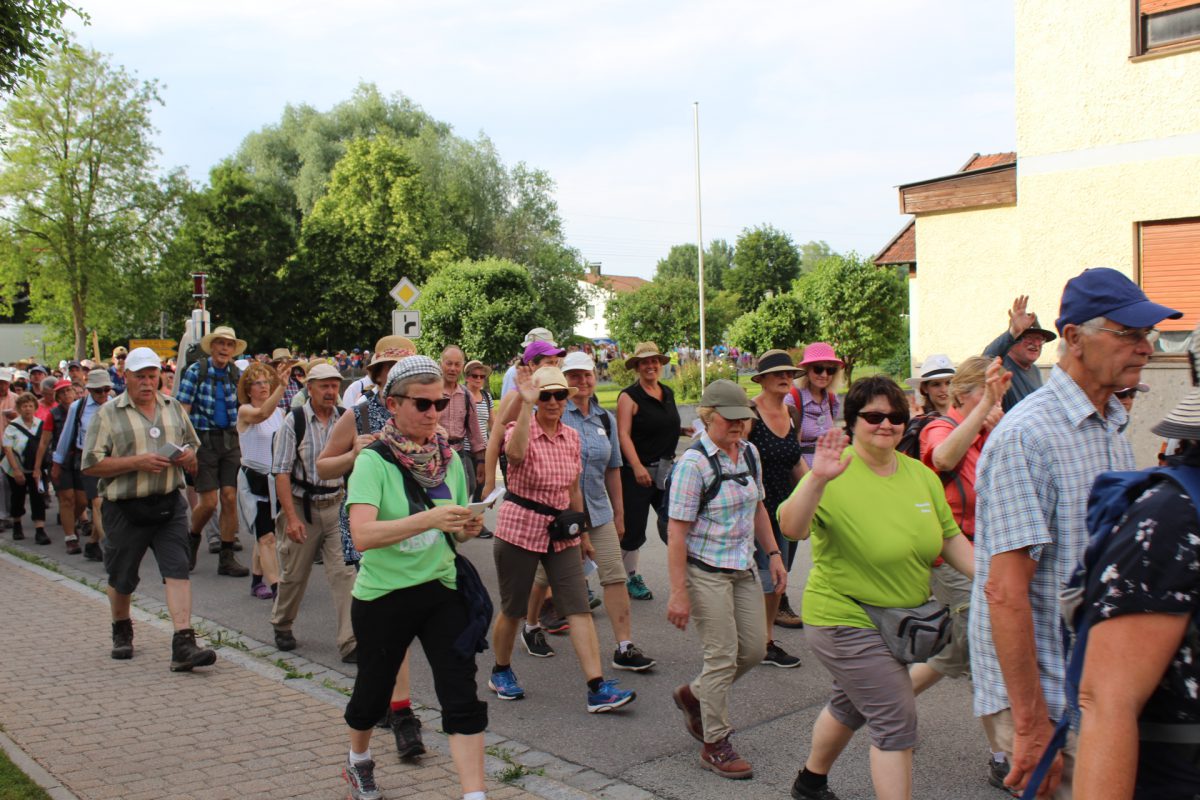 Wallfahrer auf dem Weg nach Altötting