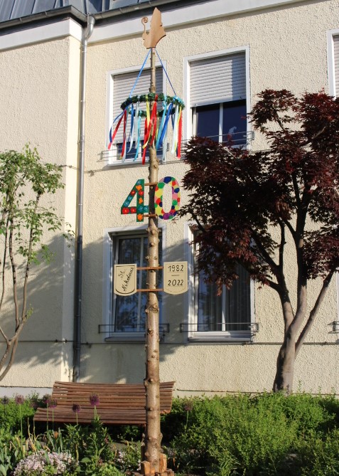 Erster Maibaum für St. Nikolaus