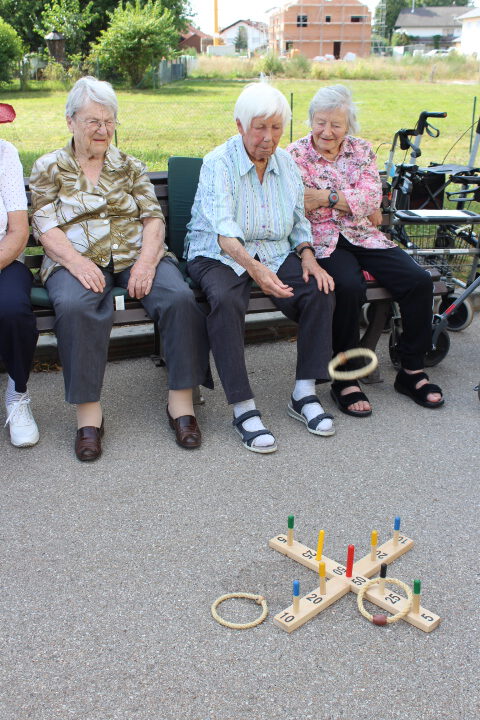 Bewegungsspiele im Freien