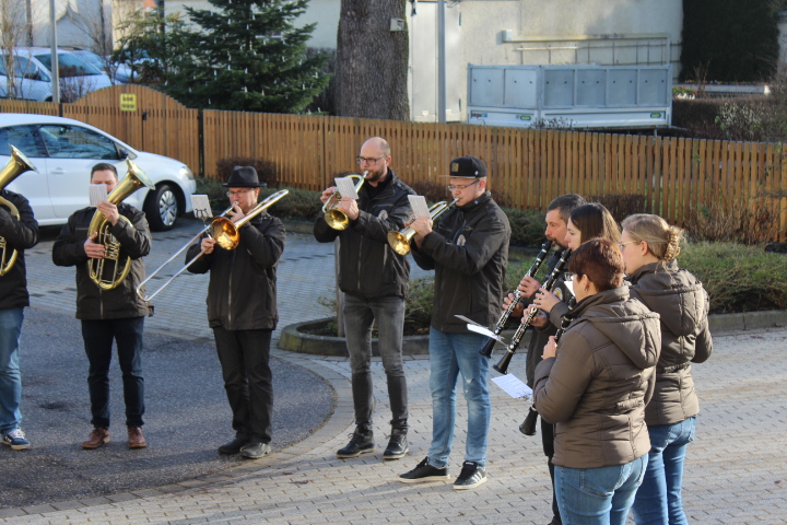 Weihnachtliche Melodien der Blaskapelle Kraiburg